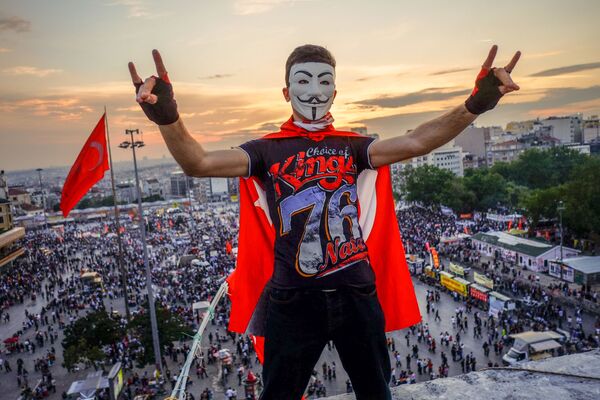 Istanbul. Người biểu tình tại quảng trường Taksim. - Sputnik Việt Nam