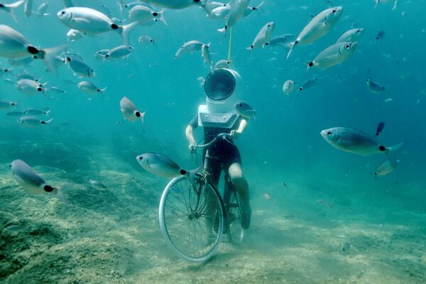 Croatia. Công viên nước ở thành phố Pula. Dạo chơi bằng xe đạp trên… đáy biển. - Sputnik Việt Nam
