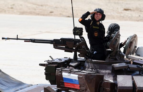 Khu vực Matxcơva. Alabino. Chỉ huy tổ lái xe tăng của Lực lượng vũ trang Nga tại  cuộc thi Tank biatlon  trong khuôn khổ Thế vận hội Quân đội -2017. - Sputnik Việt Nam