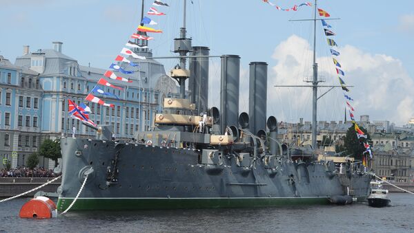 Крейсер Аврора у набережной Невы в Санкт-Петербурге - Sputnik Việt Nam