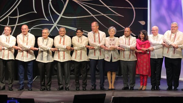 Russian Foreign Minister Sergei Lavrov during a joint photo-op with foreign ministers of ASEAN member states before the official gala dinner on the sidelines of the ASEAN regional security summit in Malina, Philippines - Sputnik Việt Nam