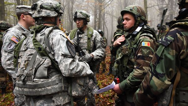 Военные США и молдавской армии на совместных военных учениях. Архивное фото - Sputnik Việt Nam