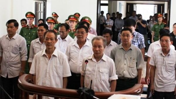 Nhóm cựu cán bộ xã Đồng Tâm và huyện Mỹ Đức trong ngày thứ hai xét xử - Sputnik Việt Nam