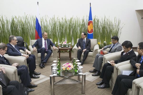 Ngoại trưởng Nga Sergei Lavrov và Tổng thư ký ASEAN Lê Lương Minh - Sputnik Việt Nam