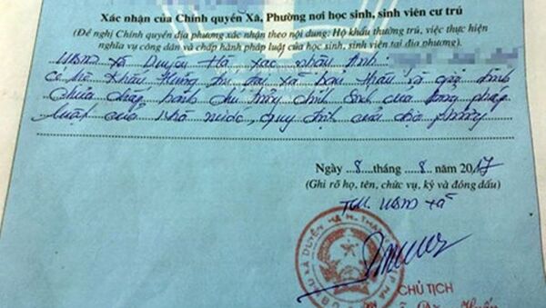 Phần bút phê của lãnh đạo UBND xã Duyên Hà (Thanh Trì, Hà Nội) vào hồ sơ xác nhận lý lịch là sai quy định - Sputnik Việt Nam