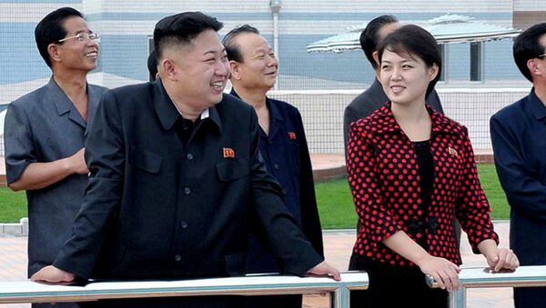Nhà lãnh đạo Bắc Triều Tiên Kim Jong-un và người vợ - Sputnik Việt Nam