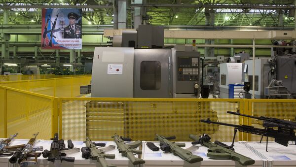 Các mẫu vũ khí trong xưởng của Tập đoàn Kalashnikov ở Izhevsk - Sputnik Việt Nam