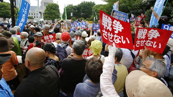 Cuộc biểu tình lớn nhất ở Tokyo phản đối việc sửa đổi hiến pháp hòa bình - Sputnik Việt Nam