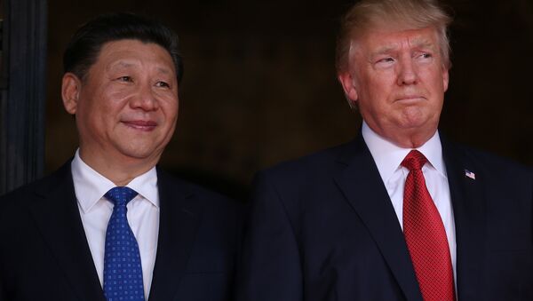 US President Donald Trump welcomes Chinese President Xi Jinping at Mar-a-Lago state in Palm Beach, Florida, US, April 6, 2017. - Sputnik Việt Nam