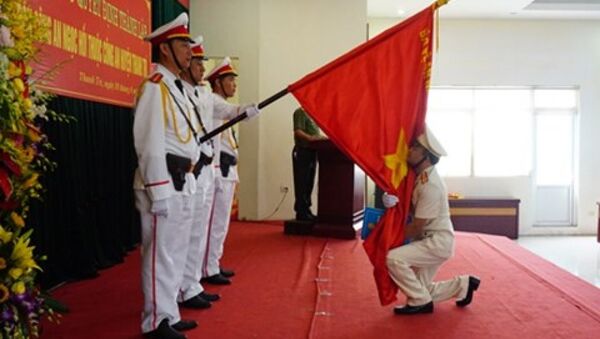 Đại diện chỉ huy Đồn Công an Ngọc Hồi thực hiện nghi lễ tuyên thệ - Sputnik Việt Nam