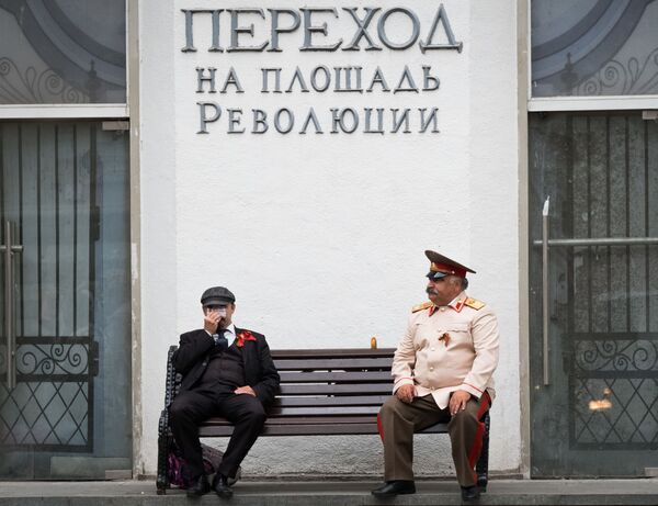 Trung tâm Matxcơva. Các diễn viên trong hình tượng Vladimir Lenin và Iosif  Stalin. - Sputnik Việt Nam