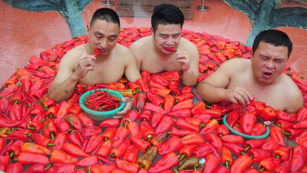 Trung Quốc, tỉnh Hồ Nam.  Các thí sinh của cuộc thi … ăn ớt cay. - Sputnik Việt Nam