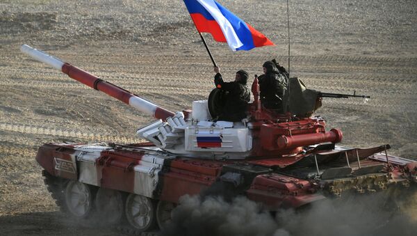 Xe tăng của đội Nga trong cuộc đua tiếp sức chặng cuối của cuộc thi Tank biathlon tại Thế vận hội quân đội -2017. - Sputnik Việt Nam