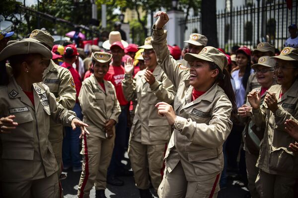 14 tháng Tám. Caracas. Dân quân Venezuela phô trương sự ủng hộ dành cho Tổng thống Nicolas Maduro. - Sputnik Việt Nam