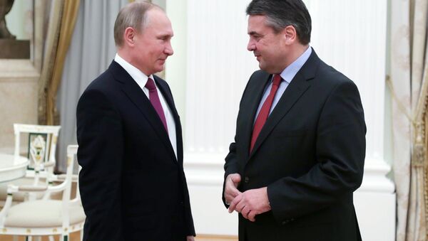 Tổng thống Nga và Ngoại trưởng Đức gặp nhau trong khuôn khổ Diễn đàn Kinh tế Quốc tế Saint-Peterburg. - Sputnik Việt Nam