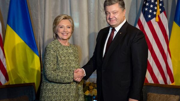 Hillary Clinton và Pyotr Poroshenko - Sputnik Việt Nam