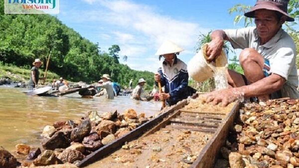 Người dân tìm vàng sa khoáng - Sputnik Việt Nam