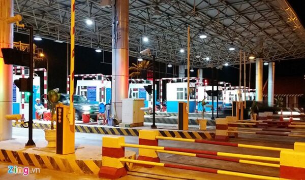 Đến ngày 22/8, BOT Cai Lậy vẫn chưa thu phí trở lại. Đến ngày 22/8, BOT Cai Lậy vẫn chưa thu phí trở lại. - Sputnik Việt Nam