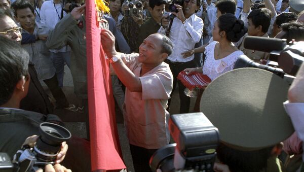 Heng Samrin tại buổi lễ rút Quân đội nhân dân Việt Nam khỏi Cộng hòa Nhân dân Campuchia - Sputnik Việt Nam