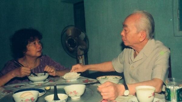 Bữa cơm của 2 vợ chồng Đại tướng do Đại tá Trần Hồng chụp - Sputnik Việt Nam