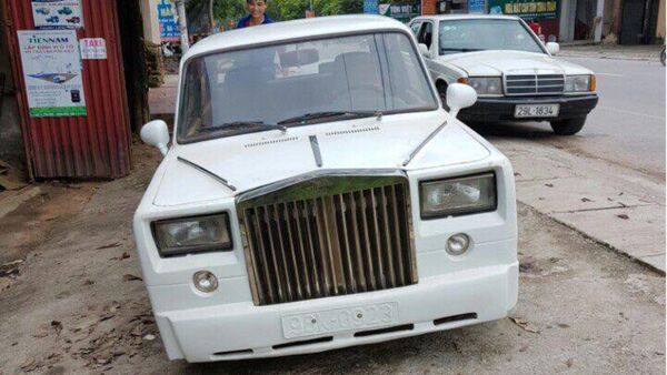 Lada độ Rolls-Royce Phantom taị Bắc Giang gây sự chú ý - Sputnik Việt Nam