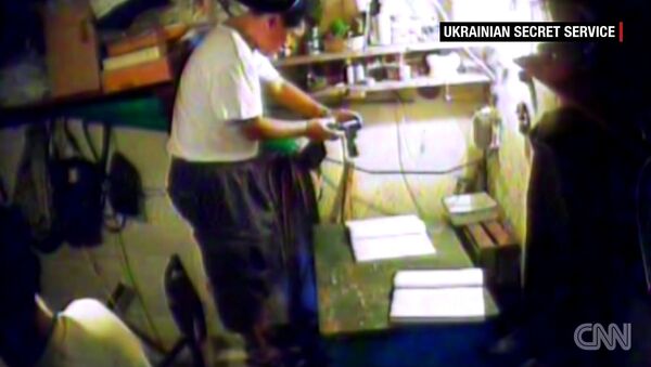 Скриншот видео телеканала CNN об операции украинских спецслужб, в 2011 году арестовавших двух граждан КНДР, пытавшихся похитить ракетные секреты Украины - Sputnik Việt Nam