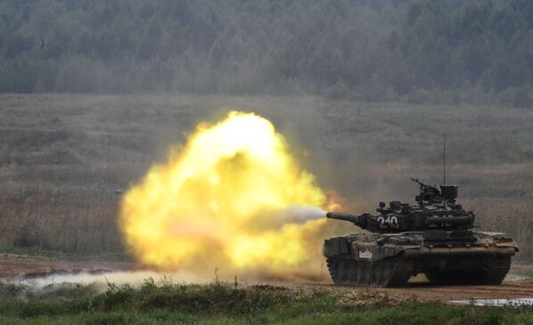 Xe tăng T-90 trong thời gian trình diễn thuộc khuôn khổ Diễn đàn kỹ thuật-quân sự quốc tế Quân đội-2017. - Sputnik Việt Nam