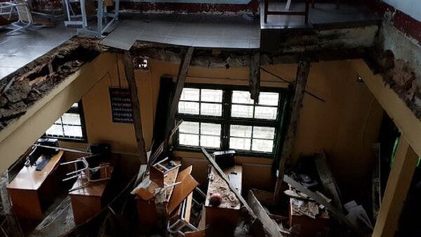 Sàn rộng khoảng 16 m2 bị sập khiến 11 học sinh bị thương. - Sputnik Việt Nam