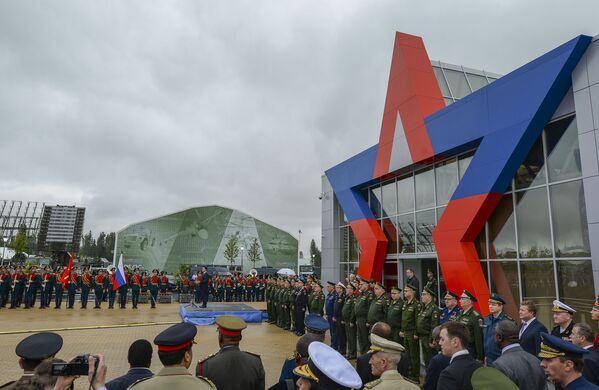 Tỉnh trưởng Tỉnh Moskva Andrei Borobev tại  lễ khai mạc Diễn đàn Quốc tế “Quân đội – 2015” - Sputnik Việt Nam