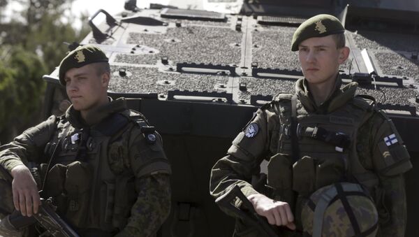 Binh sĩ quân đội  Phần Lan tham gia cuộc tập trận của NATO “Saber Strike-2015” tại Latvia - Sputnik Việt Nam