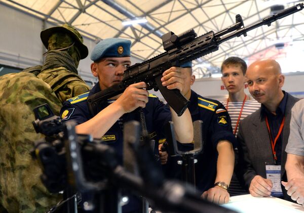 Tập đoàn Kalashnikov tại Diễn đàn Quân đội -2015 - Sputnik Việt Nam