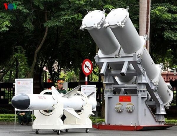 Tên lửa KCT 15 do Việt Nam tự sản xuất. Tên lửa KCT 15 do Việt Nam tự sản xuất. - Sputnik Việt Nam