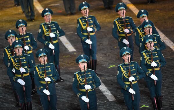 Đội cận vệ danh dự của Trung đoàn Tổng thống Aibyn (Kazakhstan) - Sputnik Việt Nam