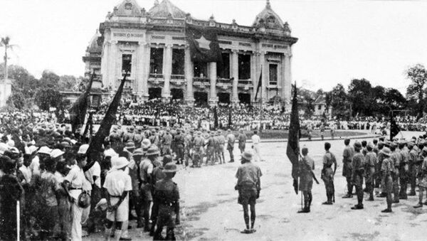 Toàn cảnh cuộc mít tinh tại Nhà hát lớn tháng 8/1945. - Sputnik Việt Nam