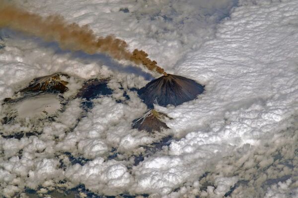 Nga. Kamchatka.Nham thạch phun trào từ núi lửa Klyuchevskaya Sopka. - Sputnik Việt Nam