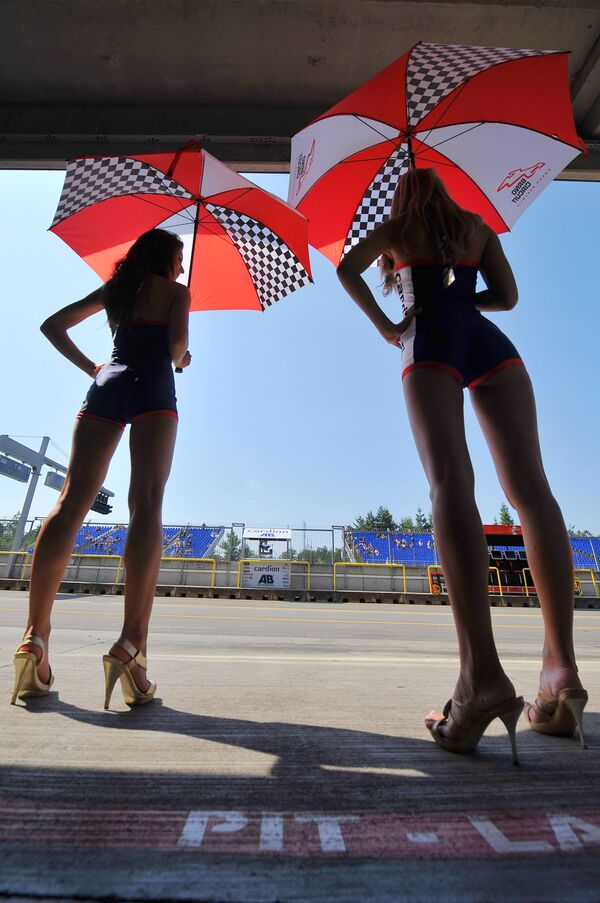 Grid Girls tại Grand Prix Moto GP ở Cộng hòa Séc - Sputnik Việt Nam