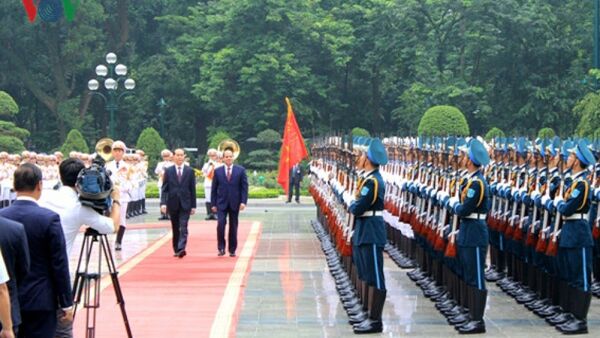 Chủ tịch Việt Nam Trần Đại Quang và Tổng thống Ai cập duyệt đội danh dự - Sputnik Việt Nam