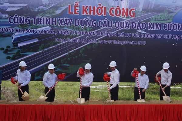 Lãnh đạo UBND TP.HCM, Sở GTVT TP.HCM làm nghi thức khởi công cầu qua đảo Kim Cương sáng 7/9 Lãnh đạo UBND TP.HCM, Sở GTVT TP.HCM làm nghi thức khởi công cầu qua đảo Kim Cương sáng 7/9 - Sputnik Việt Nam