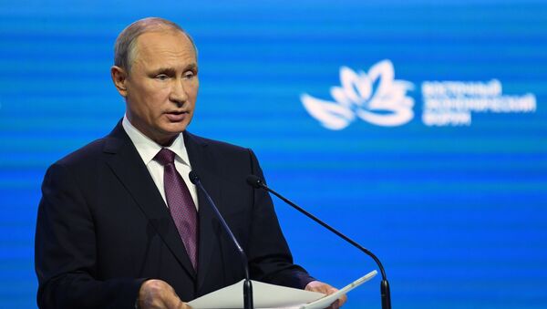 Vladimir Putin trong khuôn khổ của Diễn đàn Kinh tế Đông (WEF) - Sputnik Việt Nam