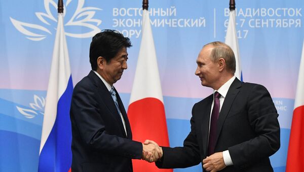 Thủ tướng Nhật Shinzo Abe và Tổng thống Nga Vladimir Putin - Sputnik Việt Nam