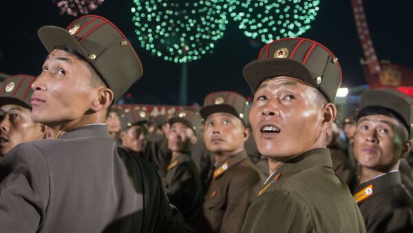 Người dân Bình Nhưỡng trong hoạt động kỷ niệm chào mừng thử nghiệm thành công bom hydro ở Bắc Triều Tiên - Sputnik Việt Nam
