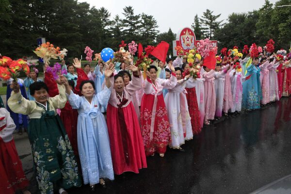 Những người tham gia sự kiện lễ hội ở Bình Nhưỡng nhằm vinh danh thành công thử nghiệm bom nguyên tử của Bắc Triều Tiên - Sputnik Việt Nam