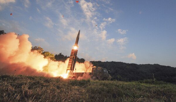 Phóng tên lửa đạn đạo tầm ngắn Hyunmoo II của Hàn Quốc trong cuộc tập trận chung Mỹ-Hàn - Sputnik Việt Nam