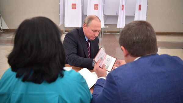 Hình ảnh các trang hộ chiếu của Tổng thống Putin được đăng trên trang web - Sputnik Việt Nam