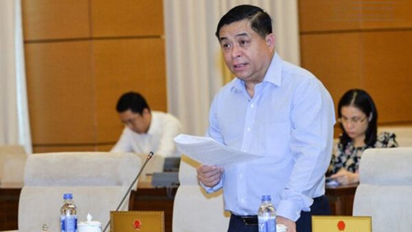 Bộ trưởng Bộ KHĐT Nguyễn Chí Dũng thay mặt Thủ tướng Chính phủ trình bày Tờ trình về dự án Luật Đơn vị hành chính-kinh tế đặc biệt - Sputnik Việt Nam