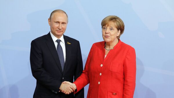 Tổng thống Nga Vladimir Putin với Thủ tướng Đức Angela Merkel - Sputnik Việt Nam