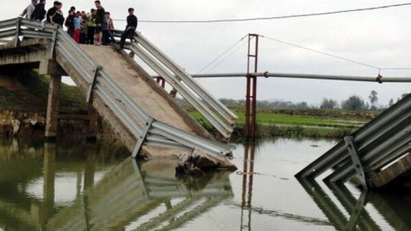 Vụ sập cầu Vòm ở Tuyên Quang - Sputnik Việt Nam