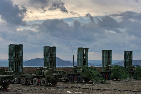 Tên lửa phòng không S-400 của Nga Tên lửa phòng không S-400 của Nga - Sputnik Việt Nam
