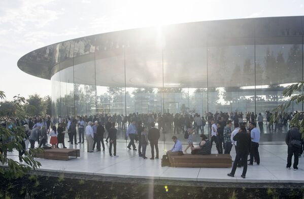 Khách thăm trụ sở mới của Apple tại California - Sputnik Việt Nam