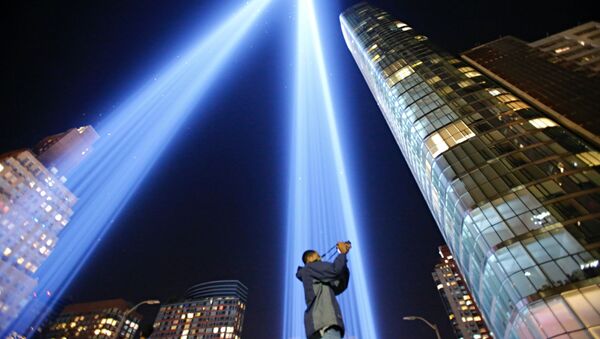 Инсталляция Посвящение в свете в Нью-Йорке в канун годовщины терактов 11 сентября - Sputnik Việt Nam